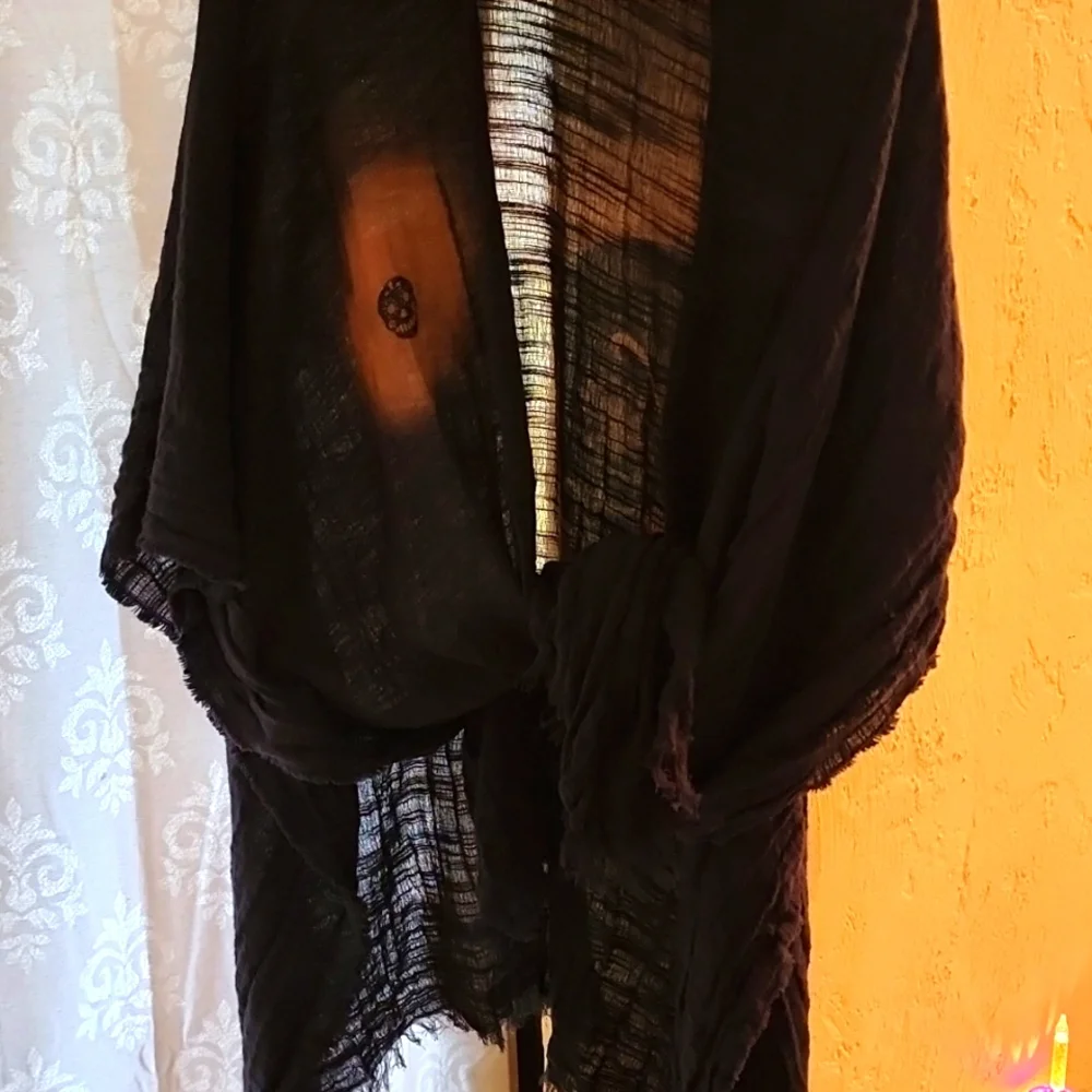 New Upcycled Bleach Stencil Vintage Thread Cotton Dia de las Muerte Shawl - Picture 1 of 5